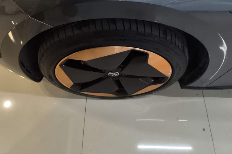 Used Volkswagen ID.3 2021 1st Edition ID. First Impression Edition Left Front Wheel Hub