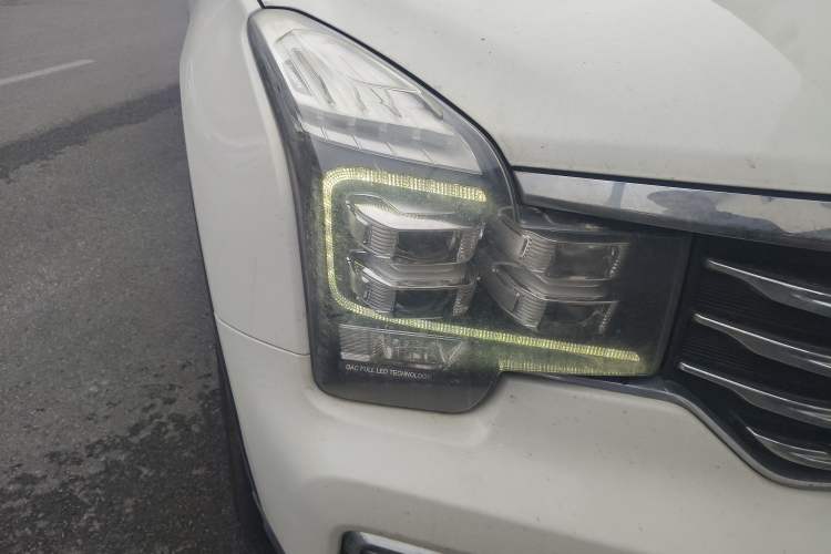 Used GAC Trumpchi GS8 2017 320T Two-Wheel Drive Luxury Smart Connectivity Version (7 Seats) Right Front Headlight