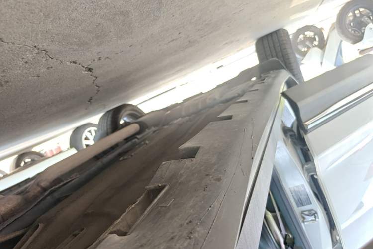 Used Lincoln MKC 2017 2.0T Two-Wheel-Drive Luxury Edition Right Side Sill