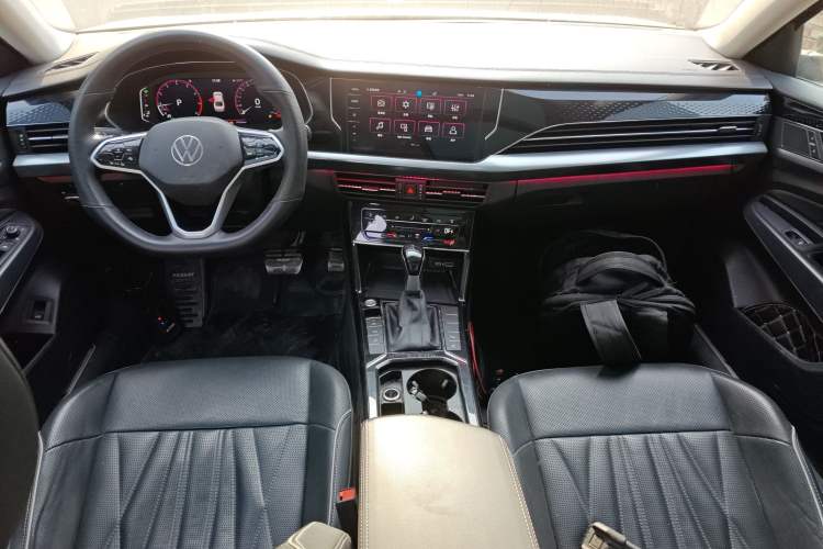 Used Volkswagen Passat 2023 Facelift 330TSI Luxury Edition
