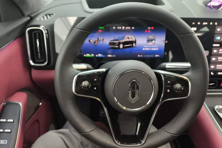 Used Hima AITO M8 2025 Extended-Range Max+ Version 53.4 kWh 6-Seater Edition Steering Wheel