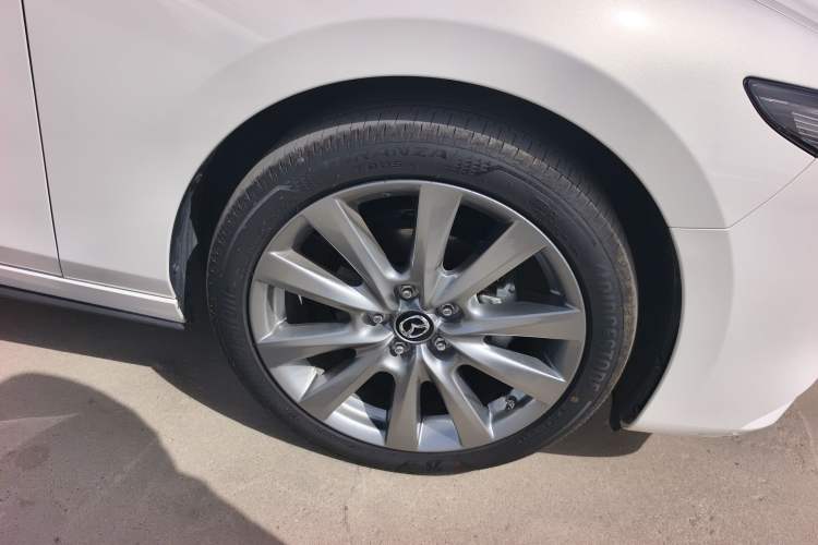 Used Mazda 3 Axela 2023 2.0L Automatic ZhiZhen Edition Right Rear Wheel Hub