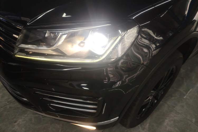 Used Volkswagen Touareg 2017 3.0 TSI Touareg Edition Left Front Headlight