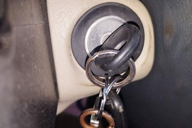 Used Huatai Santa Fe Classic 2012 2.0L Gasoline Manual Two-Wheel Drive with Sunroof
