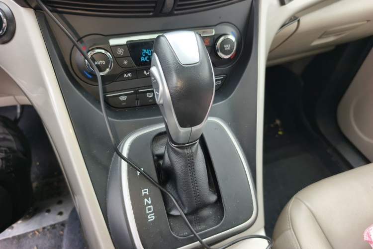 Used Ford Kuga 2013 2.0L GTDi Four-Wheel Drive Premium Model Gear Lever