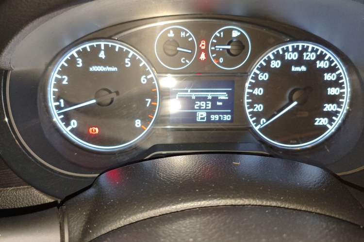 Used Nissan Tiida 2014 1.6L CVT Comfort Model Odometer Close Up