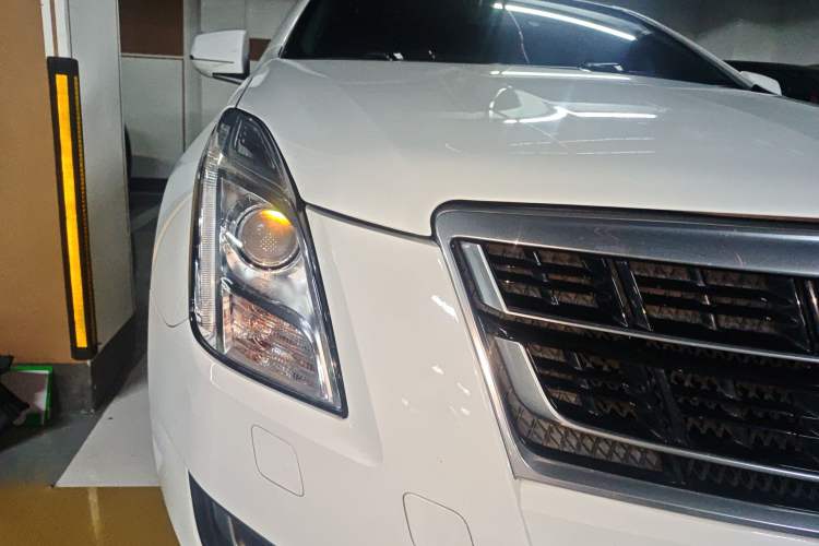 Used Cadillac XTS 2017 28T Tech Edition Right Front Headlight