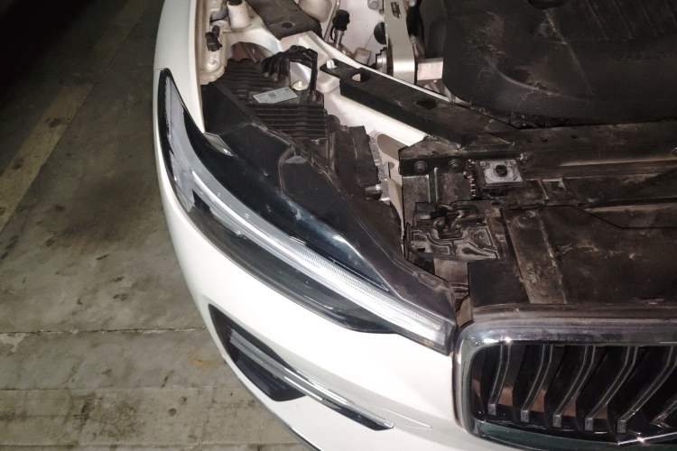 Used Volvo XC60 2022 B5 4x4 Smart Luxury Edition Right Front Headlight