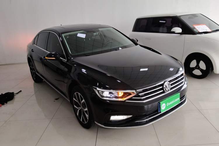 Used Volkswagen Magotan 2020 330TSI DSG Luxury Edition Front Right 45 Deg