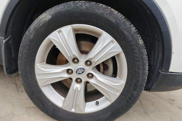 Used Bestune X80 2013 2.0L manual base trim