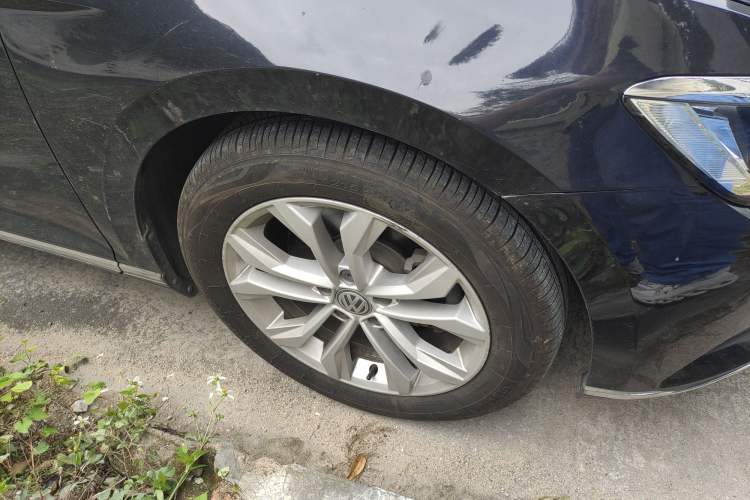 Used Volkswagen Magotan 2018 Facelift 330TSI DSG Luxury Model Right Front Wheel Hub