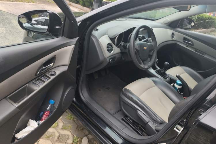 Used Chevrolet Cruze 2013 1.6L SL MT Driver Seat