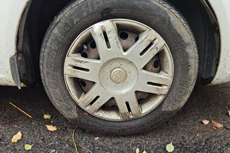 Used Buick Excelle 2013 1.5L Automatic Classic Model Right Front Wheel Hub