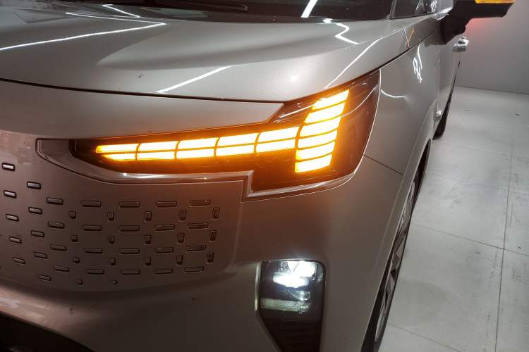 Used Volvo EM90 2025 Ultra Six-Seater