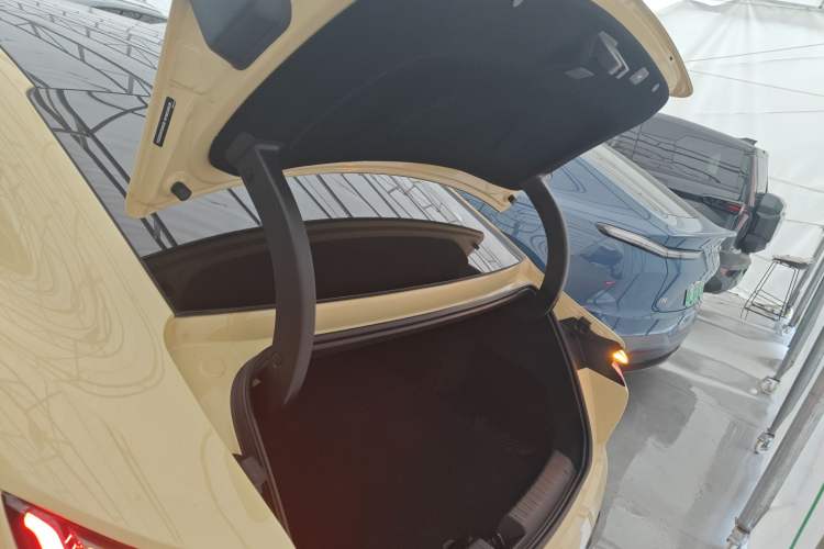 Used Geely Galaxy E8 2024 665 km Range Rear-Drive Starship Intelligent Driving Version Trunk