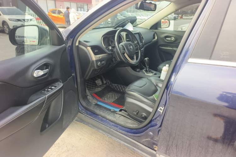 Used Jeep Cherokee 2016 2.4L Professional Smart Version