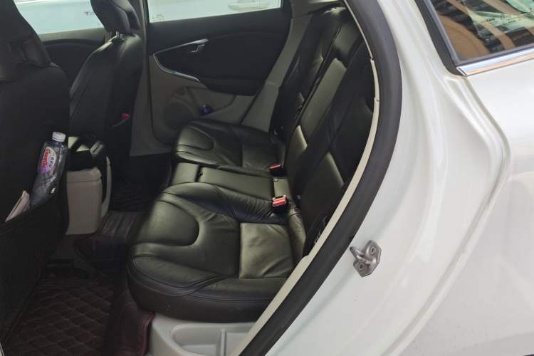 Used Volvo V40 2014 2.0T Zhiya Edition Left Rear Seat