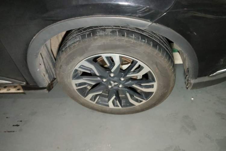 Used Mitsubishi Outlander 2020 2.0L Two-Wheel Drive Enjoyment Version 5 Seats Right Front Wheel Hub