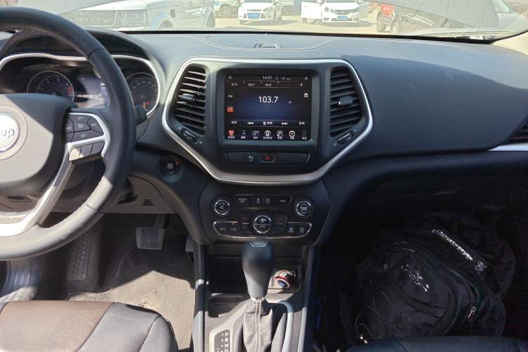 Used Jeep Cherokee 2020 2.0L Two-Wheel Drive Classic Sports Edition
