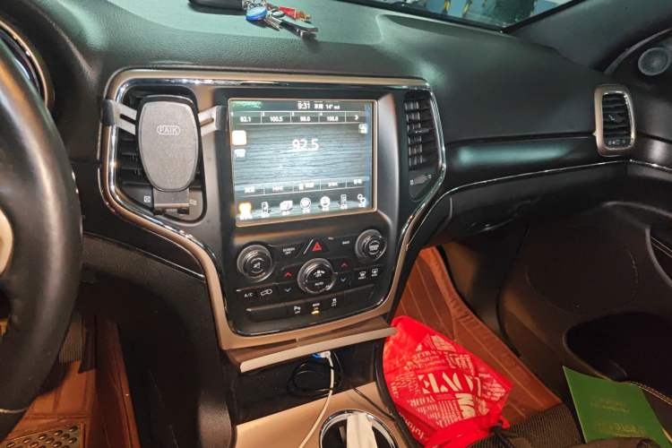 Used Jeep Grand Cherokee 2014 3.6L Elite Navigation Edition Audio And AC Panel