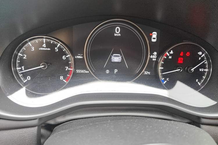 Used Mazda 3 Axela 2022 2.0L Automatic Zhi Rui Obsidian Edition Odometer Close Up