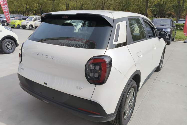 Used AION UT 2025 330 Starlight Edition Rear Right 45 Deg