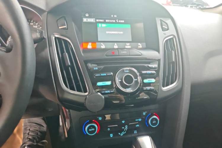 Used Ford Focus 2017 Hatchback 1.6L Automatic Fashion Edition Smart Drive Version Audio And AC Panel