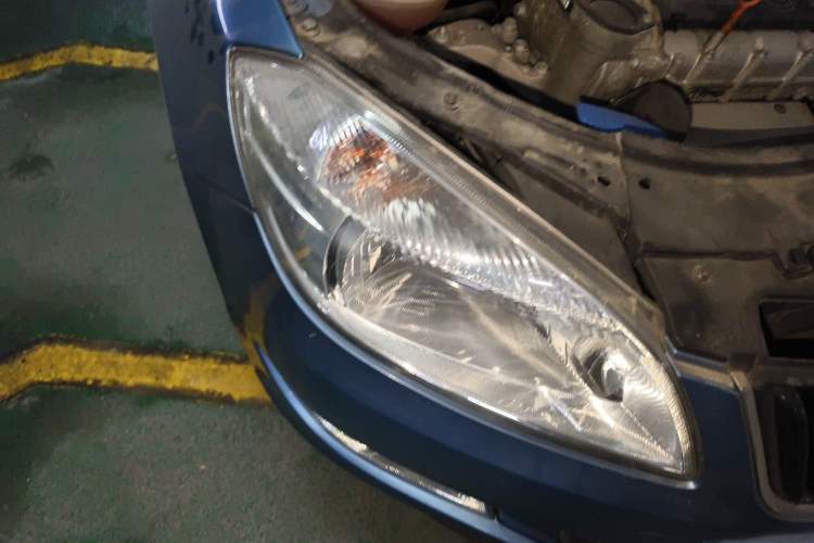 Used Skoda Fabia 2012 1.4L Automatic Crystal Edition Right Front Headlight