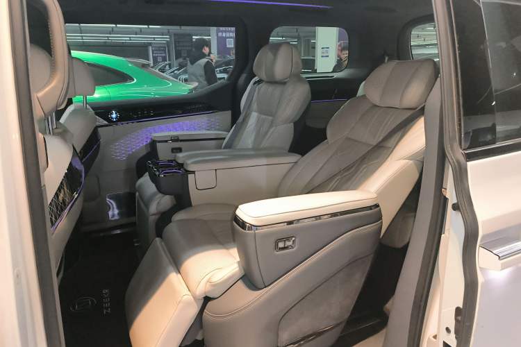 Used Zeekr 009 2022 WE Edition Left Rear Seat