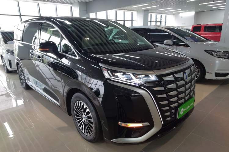 Used Denza D9 2024 DM-i 980 Four-Wheel Drive Flagship Model Front Right 45 Deg