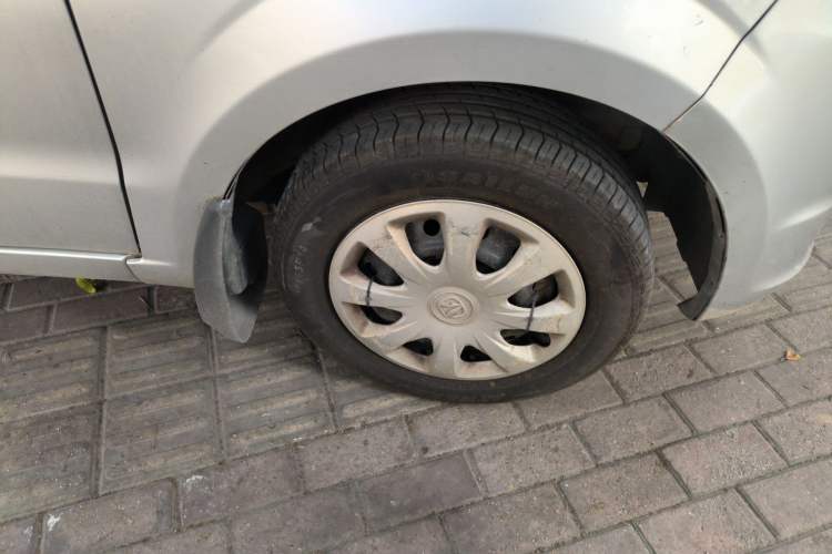 Used BAIC Weiwang M20 2014 1.5L practical type BJ415A Right Front Wheel Hub