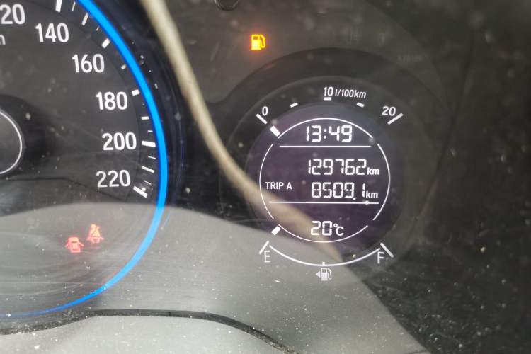 Used Honda Vezel 2017 1.5L CVT 2WD Comfort Model Odometer Close Up