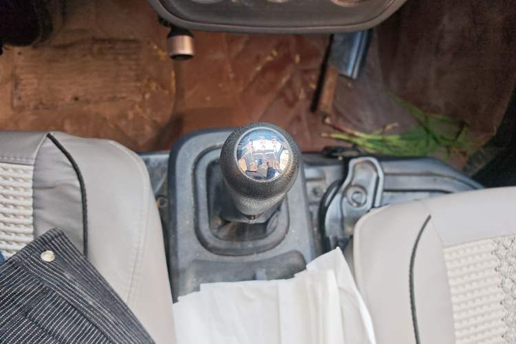 Used CHANGAN KAICHENG Shenqi T30 2021 1.6L Luxury Model Double Cab 3.01-meter Standard Vehicle DAM16KR Gear Lever