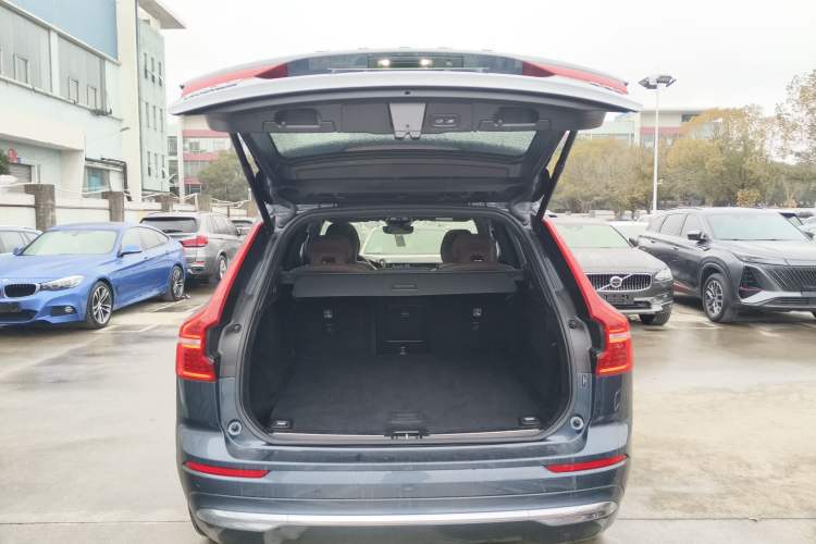 Used Volvo XC60 2023 B5 4x4 Smart Luxury Edition