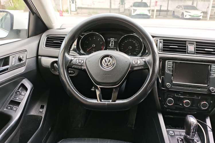 Used Volkswagen Sagitar 2018 280TSI DSG Ignite Edition Steering Wheel
