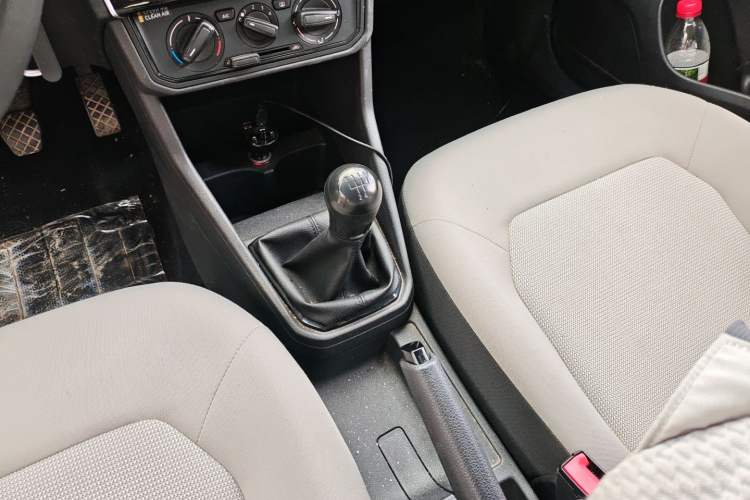 Used Volkswagen Jetta 2017 1.5L Manual Fashion Edition Gear Lever