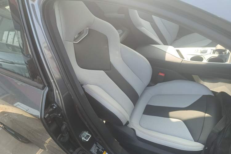 Used CHANGAN UNI-V iDD 2024 Blue Whale Smart Electric iDD 136km ZhiKu Model Right Front Seat