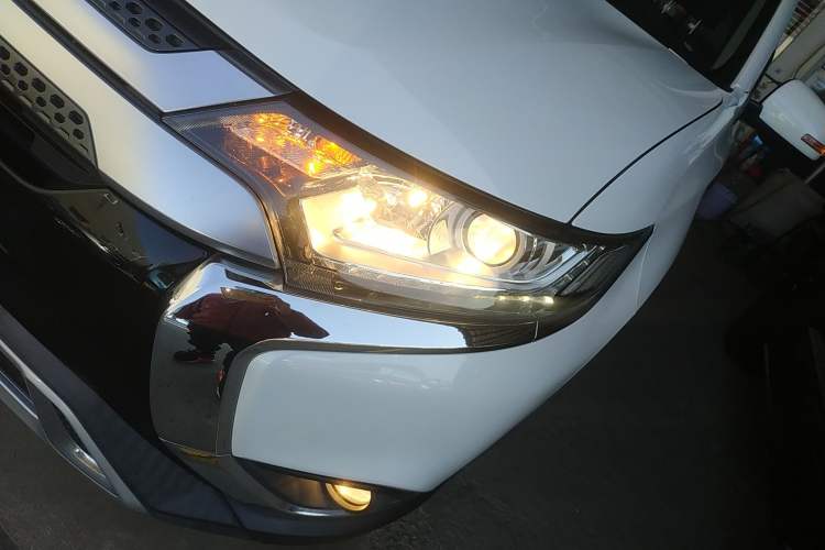 Used Mitsubishi Outlander 2019 2.0L Two-Wheel Drive Comfort Edition 5 Seats China VI Standard Left Front Headlight