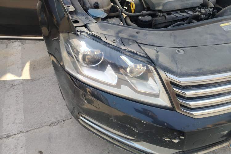 Used Volkswagen Passat 2015 1.8TSI DSG Prestige Edition Right Front Headlight