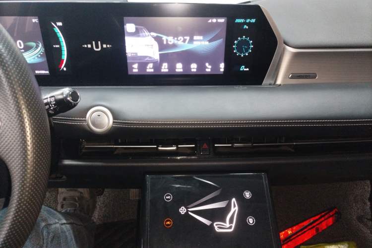 Used NETA U 2023 NETA U-Ⅱ 400 U Show Edition – Lithium Iron Phosphate