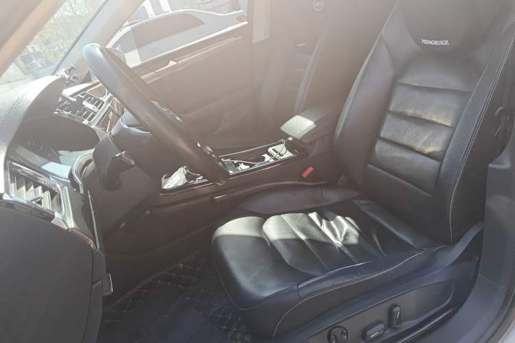 Used Volkswagen Phideon 2018 Revised Version 380TSI Two-Wheel Drive Business Edition Left Front Seat