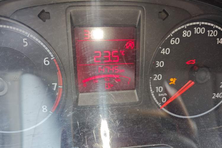 Used Jetta VA3 2019 1.5L Manual Entry-Level Version Odometer Close Up