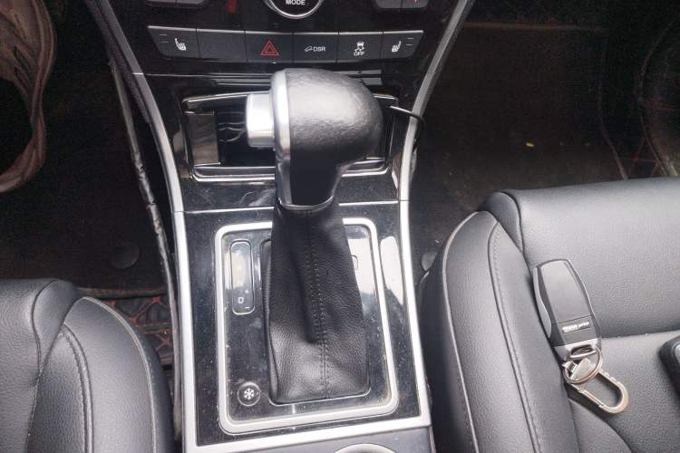 Used Haval H2 2016 Red-Label 1.5T Automatic Two-Wheel Drive Luxury Model Gear Lever