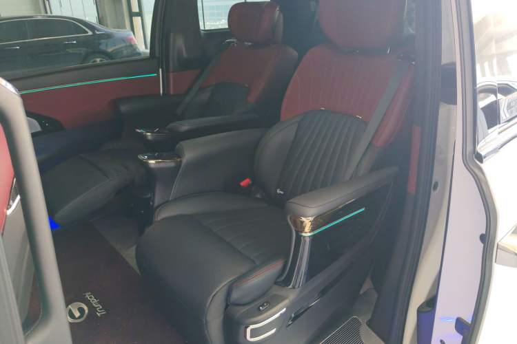 Used GAC Trumpchi M8 2024 Zongshi Series Dual-Motor Supreme Edition Left Rear Seat