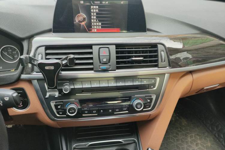 Used BMW 3 Series GT 2014 320i Design Package Model