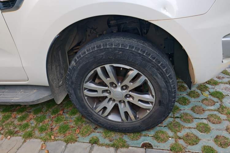 Used Ford Everest 2016 2.0T Gasoline Automatic 4x4 Luxury Edition Right Front Wheel Hub