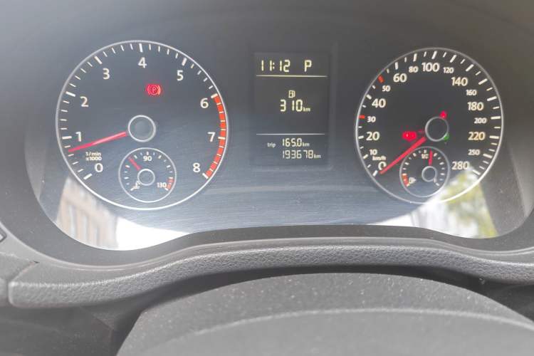 Used Volkswagen Passat 2013 1.8TSI DSG Prestige Edition Odometer Close Up