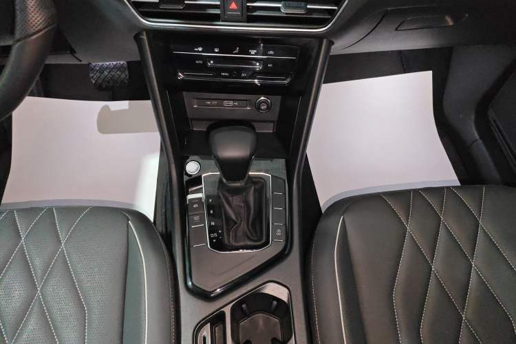 Used Volkswagen Tiguan L 2023 330TSI Automatic Two-Wheel Drive Smart Edition
