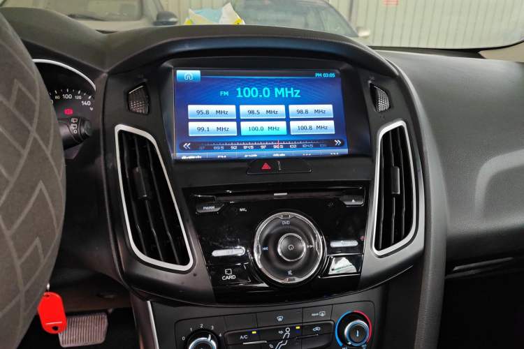 Used Ford Focus 2015 Hatchback 1.6L Automatic Comfort Model Audio And AC Panel