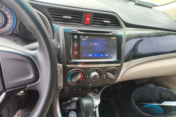 Used Honda Crider 2013 1.8L automatic luxury edition Audio And AC Panel